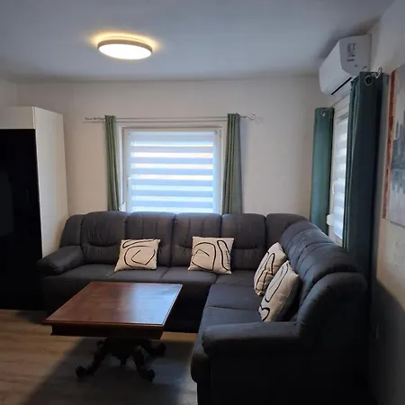 Kuca Mira بيت للعطل