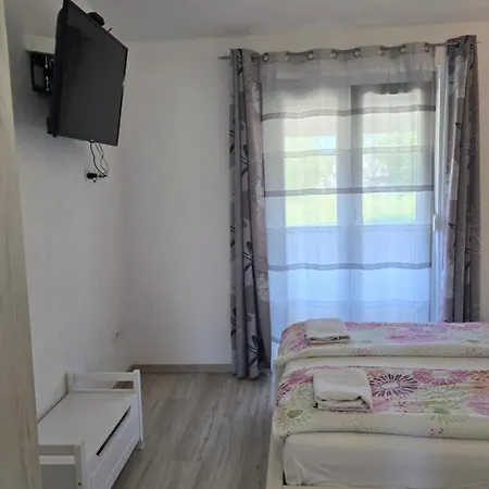 Kuca Mira Holiday home Gajana